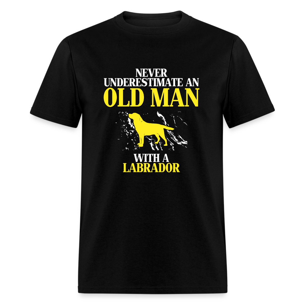 Never underestimate an old man with a Labrador Unisex Classic T-Shirt - black