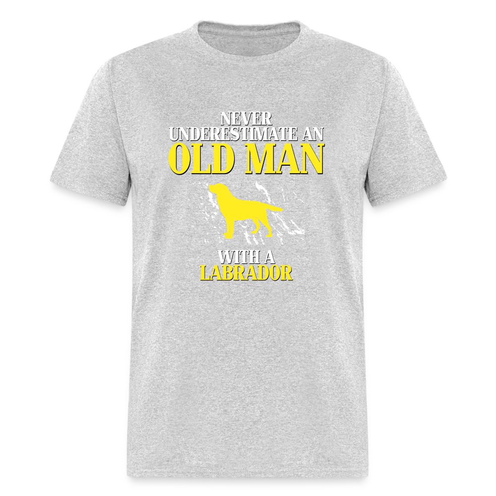 Never underestimate an old man with a Labrador Unisex Classic T-Shirt - heather gray
