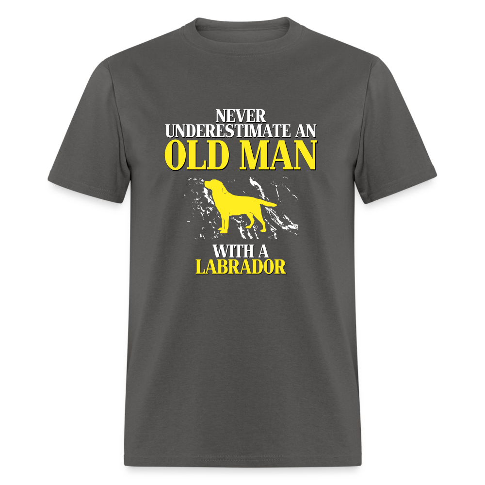 Never underestimate an old man with a Labrador Unisex Classic T-Shirt - charcoal